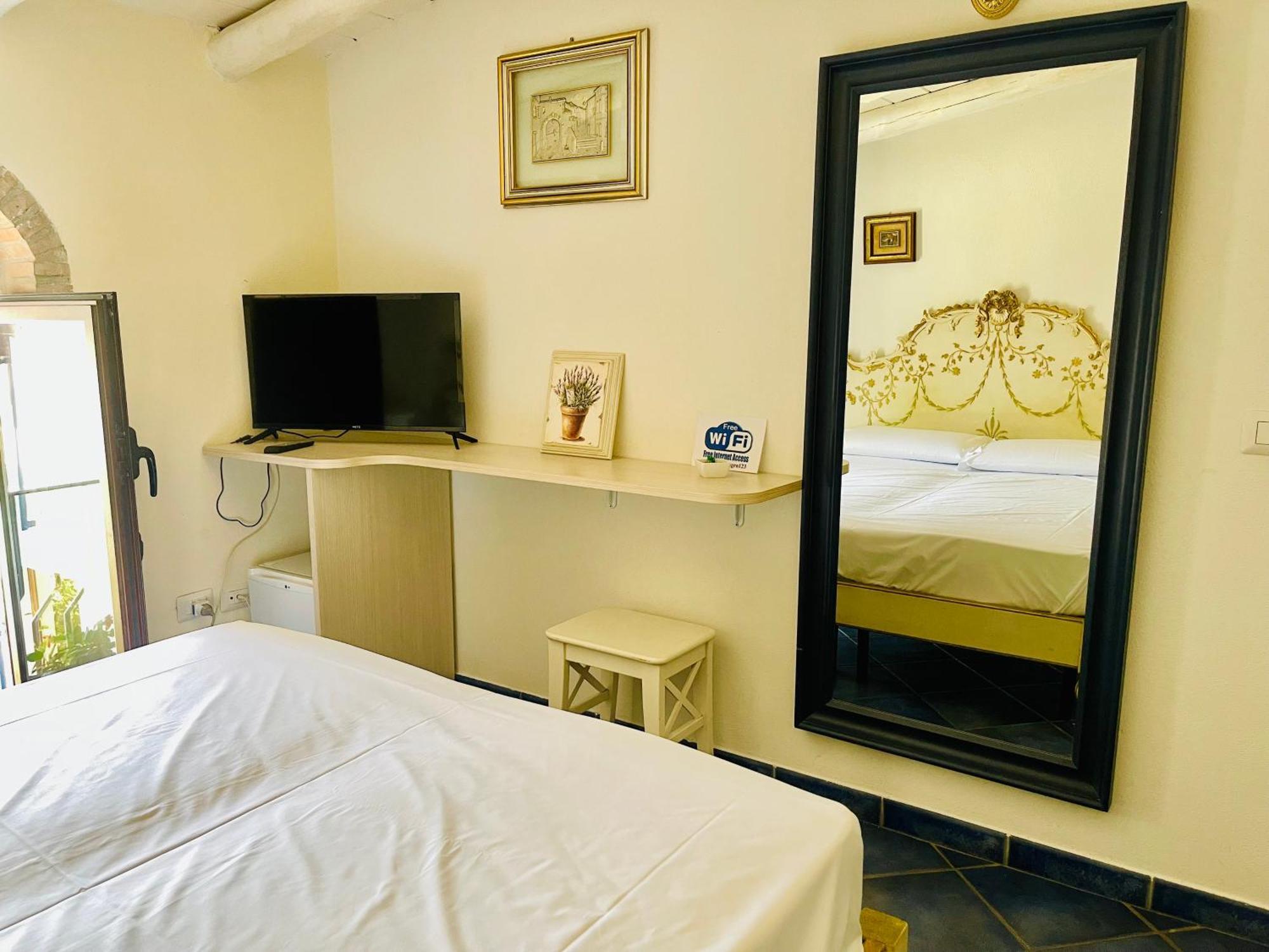 Borgo Camicia In Bed & Breakfast Barcellona-Pozzo di Gotto Phòng bức ảnh